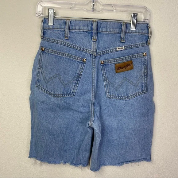 Wrangler Wanderer High Rise Women's Shorts 26x34 Light Wash Raw Hem Distressed - Picture 6 of 11